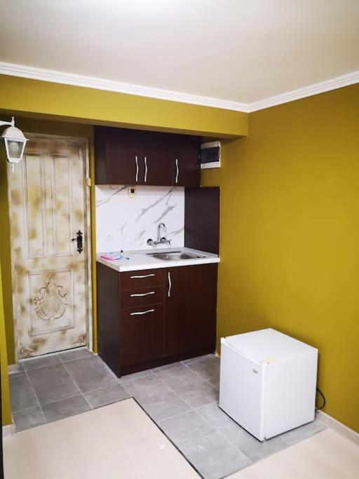 Студиото Е Партер От Жилищна Сграда. Топ Център. Apartment Варна Екстериор снимка